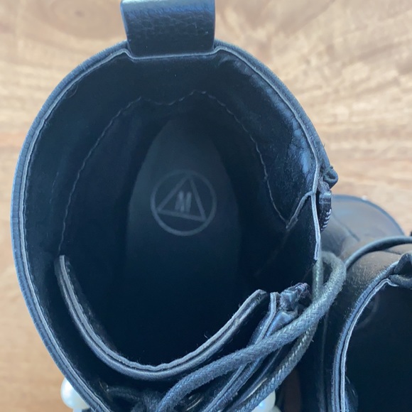 Pretty Little Thing Biker Boots - Picture 9 of 12